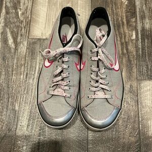 Retro 2009 Nike Women's Gray and Pink Sneakers Size 8.5